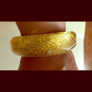 Gold bracelet( costume jewelry)❤️ $5 sale